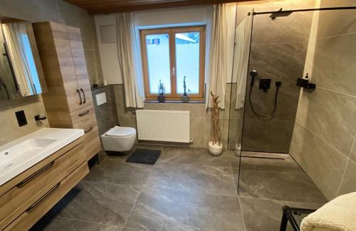 Reutte Apartment | Discover Jägers Wohnung: Pet-Friendly Near Neuschwanstein