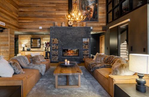 Sirkka Apartment | Elegant Penthouse Sammon with Hot Tub & 9/10 Review Score