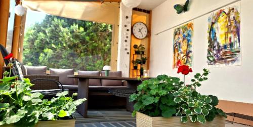Sarrod House | Family-Friendly Stay at Júlia Vendégház Sarród - 10/10 Rating