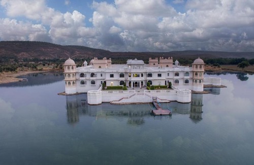 Parsoli Resort | Discover jüSTa Lake Nahargarh Palace with Pool & Ocean Views