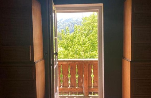 Niederalm Apartment | Top-Rated Altbau Zimmer in Anif - Pet Friendly Retreat