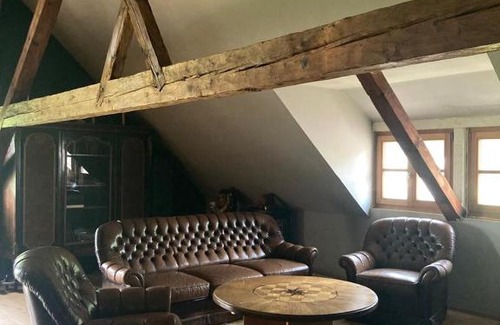 Niederalm Apartment | Top-Rated Altbau Zimmer in Anif - Pet Friendly Retreat