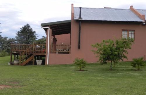 Underberg House | Discover J&B Lodge: Top-Rated 4-Star Comfort Awaits You