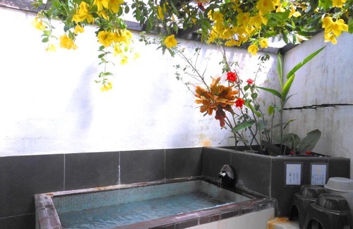 Futo House | Discover J-Garden: Guest Rated 9/10 with Hot Tub & Kitchen