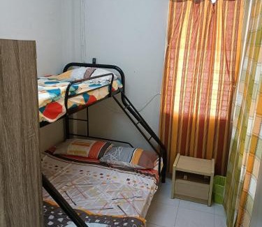 Sibu House | Budget-Friendly J & I Homestay for 3 with Kitchen Access