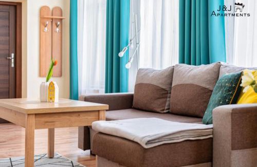 Stare Miasto Apartment | Guest Rated: J&J Apartments with Family-Friendly Amenities