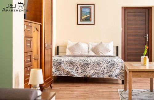 Stare Miasto Apartment | Guest Rated: J&J Apartments with Family-Friendly Amenities