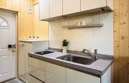 Seongsan Condo | Guest Favorite: J&J Pension with Family-Friendly Amenities