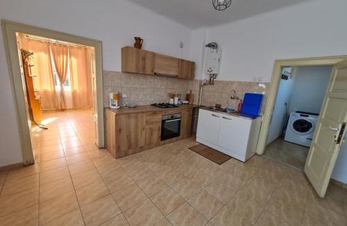 Ocna Mures House | J & J Residence: A Family-Friendly Home Away from Home