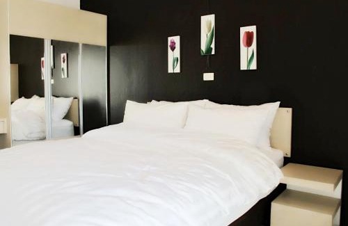 Suan Luang Apartment | Pet-Friendly J.K. Mansion: Highly Rated with Breakfast Included