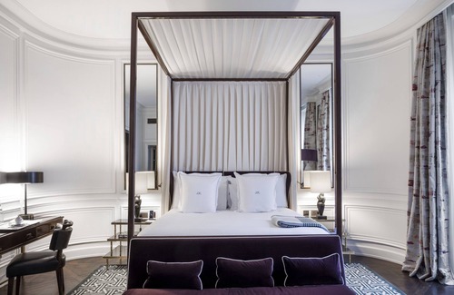 Quartier des Invalides Hotel | Experience Luxury at J.K. Place Paris - Guest Rated 9.8