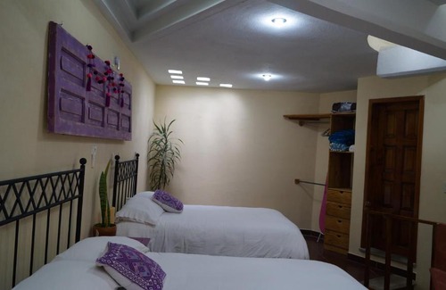 De Mexicanos Apartment | Top-Rated J&K Suite with Breakfast and Family-Friendly Perks