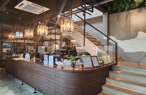 Chan Kasem Hotel | J PLACE HOTEL: Family-Friendly Stay with Delicious Dining