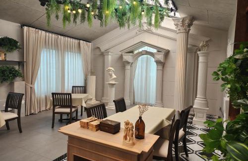 Chan Kasem Hotel | J PLACE HOTEL: Family-Friendly Stay with Delicious Dining