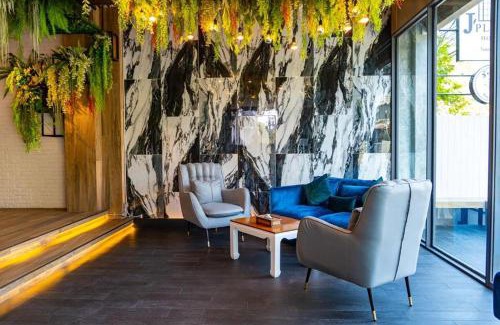 Chan Kasem Hotel | J PLACE HOTEL: Family-Friendly Stay with Delicious Dining