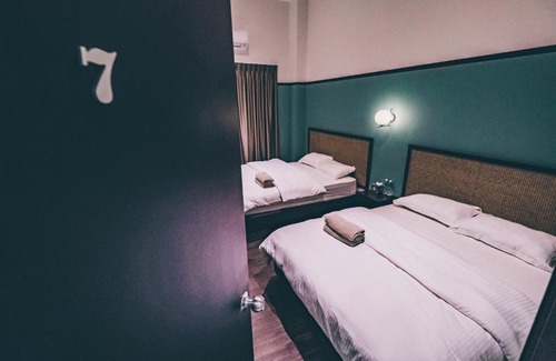 Banting House | Discover J Residence: Relaxing Retreat with Kitchen Amenities