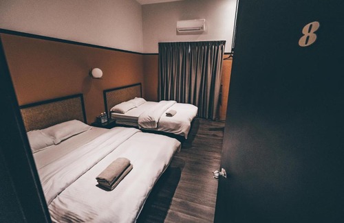 Banting House | Discover J Residence: Relaxing Retreat with Kitchen Amenities