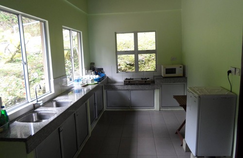 Kinabalu Park Cabin | Cozy J Residence: Family-Friendly with Breakfast Included