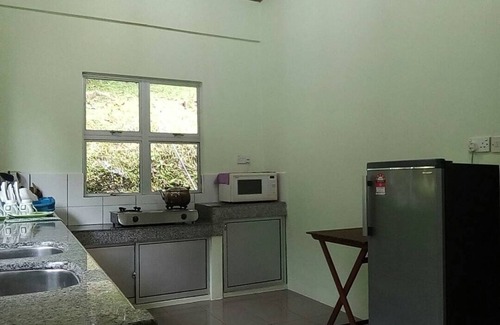 Kinabalu Park Cabin | Cozy J Residence: Family-Friendly with Breakfast Included