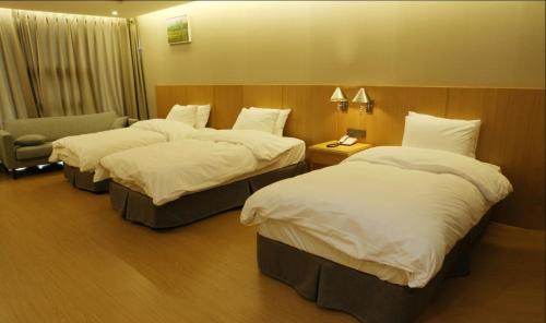 Jinju Hotel | Discover J Square Hotel: Family-Friendly Stays with Hot Tub