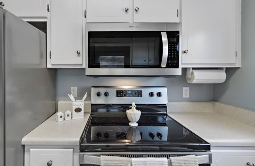 Enterprise House | J&Y Family Townhouse: Guest Rated 9.8 with Spa & Breakfast