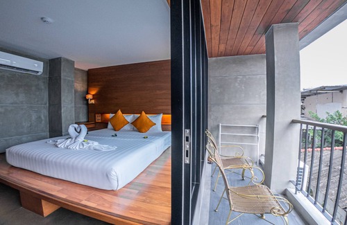 Chaweng City Center Hotel | Top-Rated J4 Hotel Samui with Pool and Breakfast Included