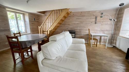 Imphy Apartment | Family-Friendly Retreat with 2 Bedrooms & Pet Amenities