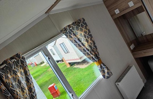 Sandown Resort | Pet-Friendly J6 Static Caravan at Fairway Holiday Park