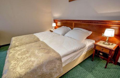 gmina Rokietnica Hotel | Discover Jaśminowy Dwór: Highly Rated & Family Friendly