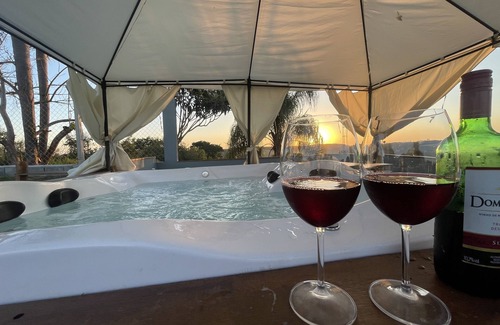 Pilar Do Sul Cottage | Jacuzzi with Valley View - Pet-Friendly Family Retreat!
