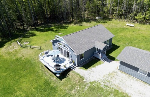 Drummond House | Discover Ja-Jen Island Escape: Family-Friendly Retreat