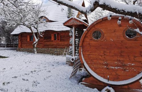 Kalwaria Pacawska Ski Chalet | Jabłoniowa Chatka: Pet-Friendly Retreat with 9.4/10 Rating