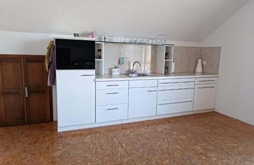 Mladenovac Apartment | Pet-Friendly Jablanicki Refugium with Hot Tub & 10/10 Rating