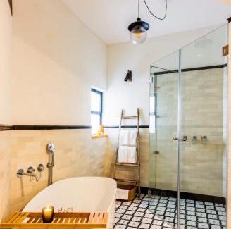 Zikhron Ya'aqov Bed & Breakfast | Experience Jabotinsky 37: A Top-Rated Hotel with Kitchen