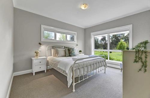 Calare House | Jabulani - Entertainer's Paradise with Inviting Firepit