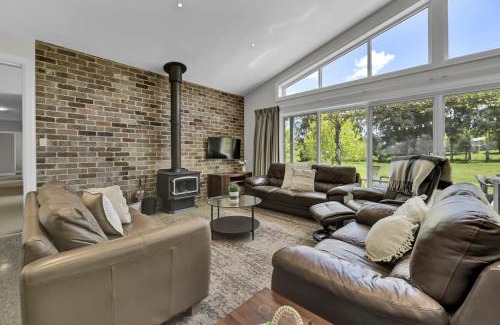 Calare House | Jabulani - Entertainer's Paradise with Inviting Firepit