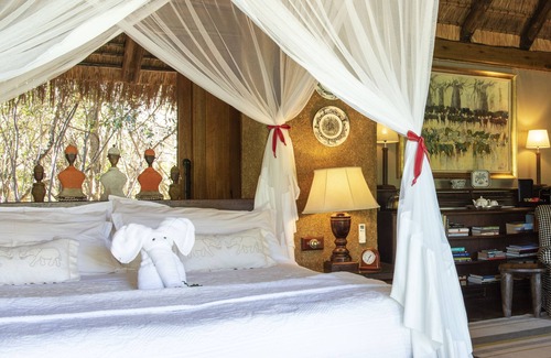 Thorny Bush Game Reserve Cabin | Explore Jabulani Safari: 5-Star Retreat with Private Pools