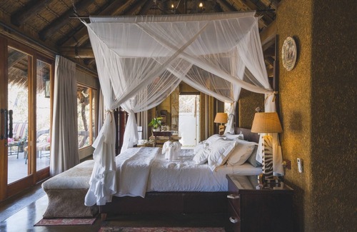 Thorny Bush Game Reserve Cabin | Explore Jabulani Safari: 5-Star Retreat with Private Pools
