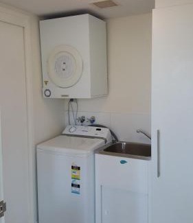Thuringowa Central Apartment | Inviting Jacana Apartments: Family-Friendly with Pool Access