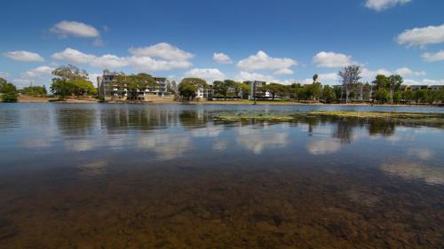 Thuringowa Central Apartment | Inviting Jacana Apartments: Family-Friendly with Pool Access