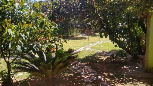 Jaboticatubas Cabin | Pet-Friendly Jacarandá Chalés with Oceanfront Views