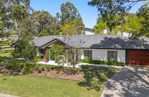 Pokolbin House | Jacaranda Amber The Vintage Golfside Luxe Villa Hunter Valley