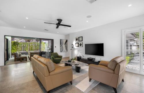 Pokolbin House | Jacaranda Amber The Vintage Golfside Luxe Villa Hunter Valley