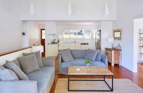 Smiths Lake House | Pet-Friendly Retreat at Jacaranda Beach House - Rated 9.8