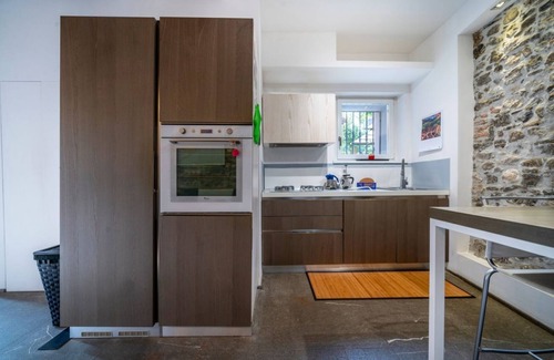 Udine Apartment | Cozy Jacaranda House with Kitchen & Breakfast Included