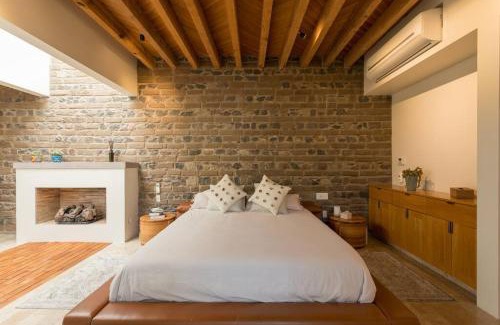 San Miguel de Allende Villa | Exceptional Jacaranda House: Family-Friendly with Pool