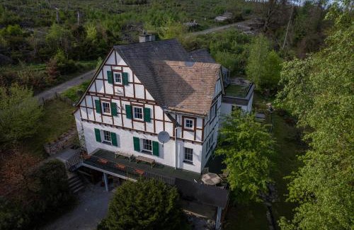 Brilon House | Welcoming Jachthuus: Family & Pet-Friendly Retreat