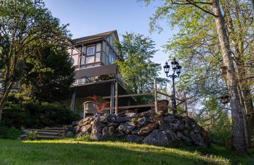 Brilon House | Welcoming Jachthuus: Family & Pet-Friendly Retreat