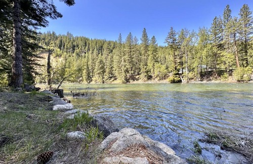 Leavenworth Cabin | Comfortable Jack's Cabin with Hot Tub & Pet-Friendly Options