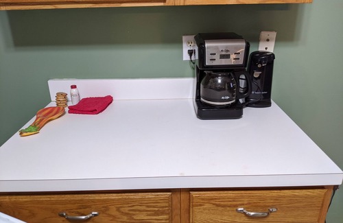 Monroe Apartment | Explore Jack's Joint Apt #4: Spa & Breakfast Included